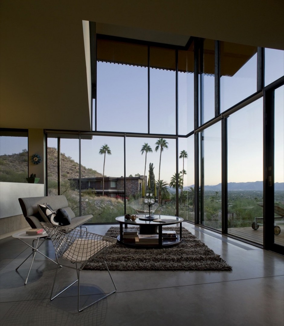 Inside the Jarson Residence in Paradise Valley, Arizona by Will Bruder + Partners - The large windows provide a breathtaking view.