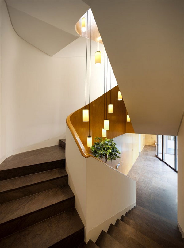 Staircase with beautiful lighting of the luxury Mop House by AGI Architects