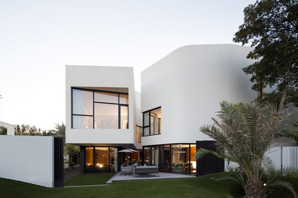 Mop House by AGI Architects