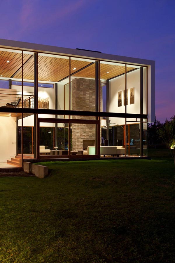 2V House by Diez + Muller Arquitectos