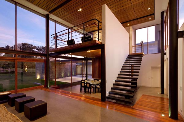 Inside 2V House by Diez + Muller Arquitectos