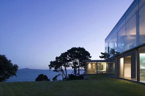 Cliff House by Fearon Hay Architects in Auckland, New Zealand