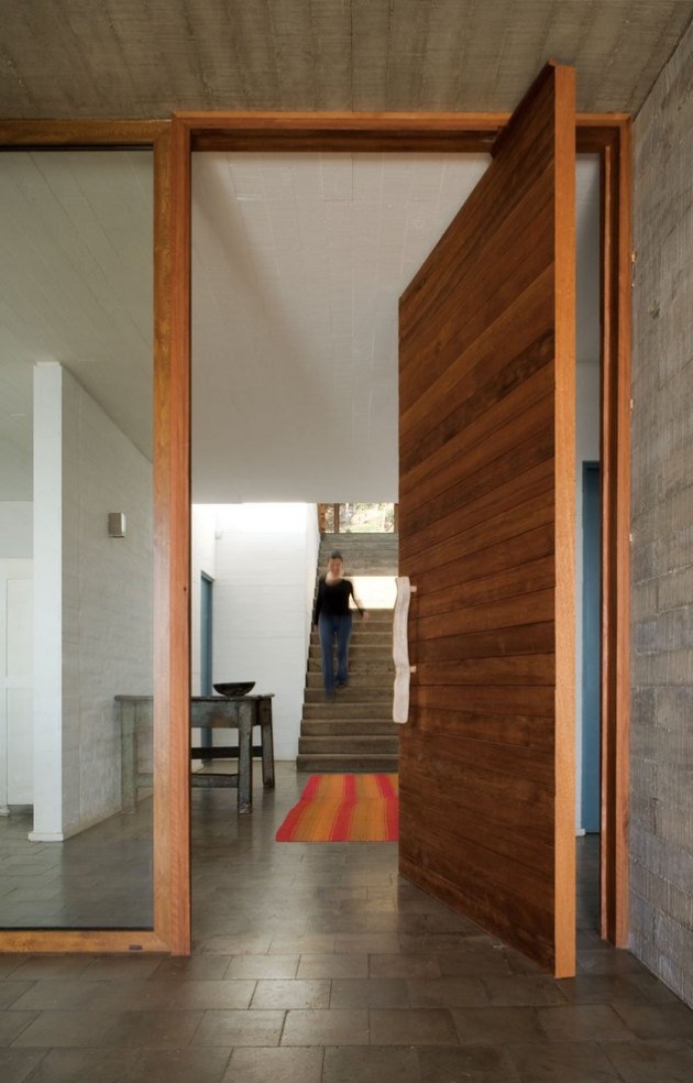 Inside the Casa el Pangue in Chile by Elton + Leniz Architects
