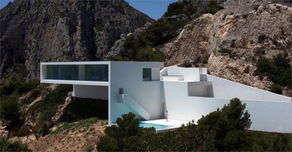 Luxury Cliff House in Spain by Fran Silvestre Arquitectos