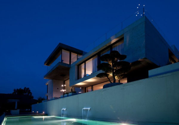 The Swimming Pool of the Luxury Concrete Block House by SimmenGroup