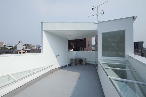 House in Tamatsu - roof terrace