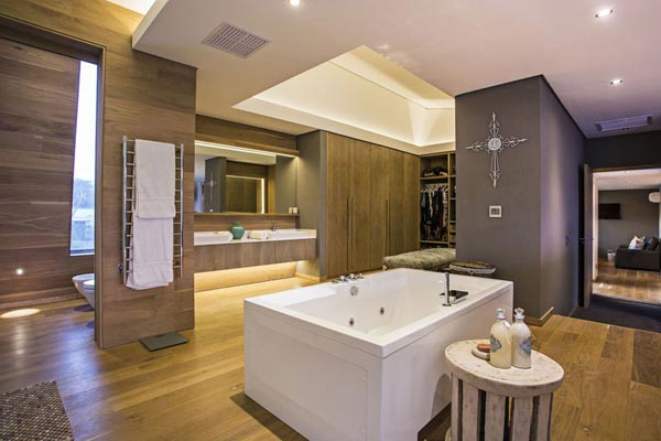 Luxurious Bathroom of the Albizia House by Metropole Architects