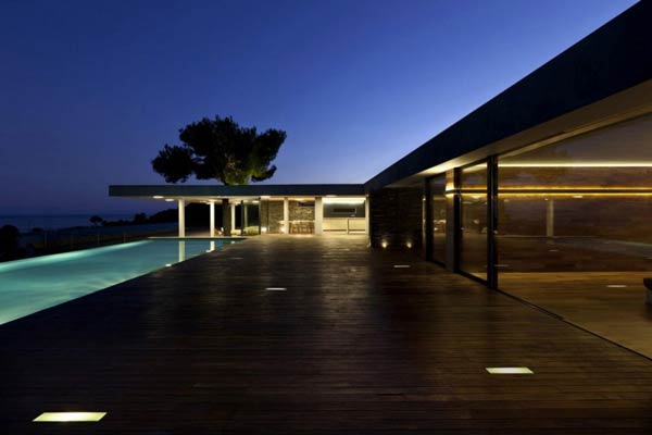 Pool and Terrace of the Plane House by K Studio