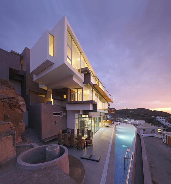 Veronica Beach House in Pucusana, Lima - Peru by Longhi Architects