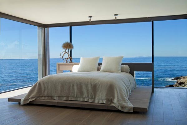 Bedroom of the Rockledge Residence in Laguna Beach, California by Horst Architects and Aria Design