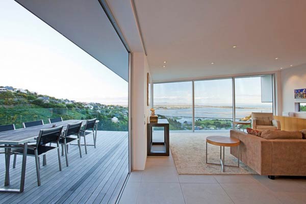 Perfect View of the Redcliffs House in Christchurch, New Zealand by MAP Architects