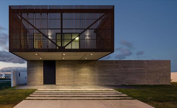 XAN family residence by MAPA Architects