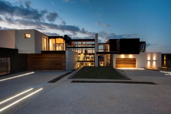 House Boz in Pretoria, South Africa by Nico van der Meulen Architects