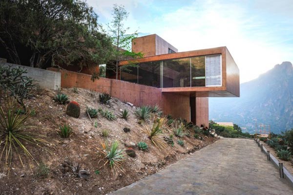 The modern architecture of the Narigua House in El Jonuco, Mexico.