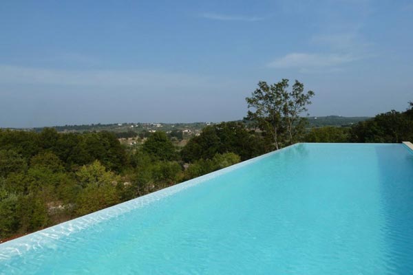 Infinity pool overlooking the breathtaking Italian landscape.