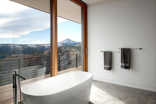 Also the bathroon of the Sunshine Canyon Residence provides a great view of the mountains.