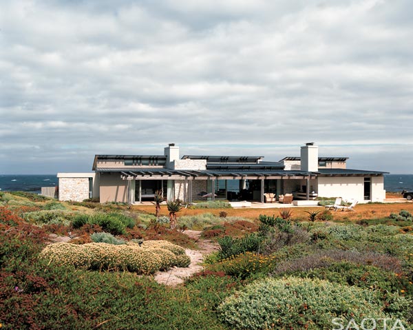 The Sprecher home at Hangklip, South Africa - Architecture by SAOTA (Stefan Antoni Olmesdahl Truen Architects).