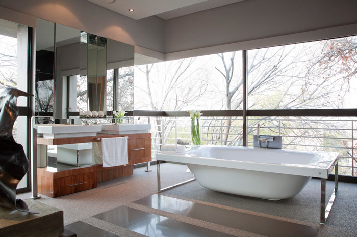 Also the bathroom is characterized by a refined ambiance and modern interior design.