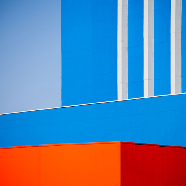 Contrasting colors and geometric shapes.