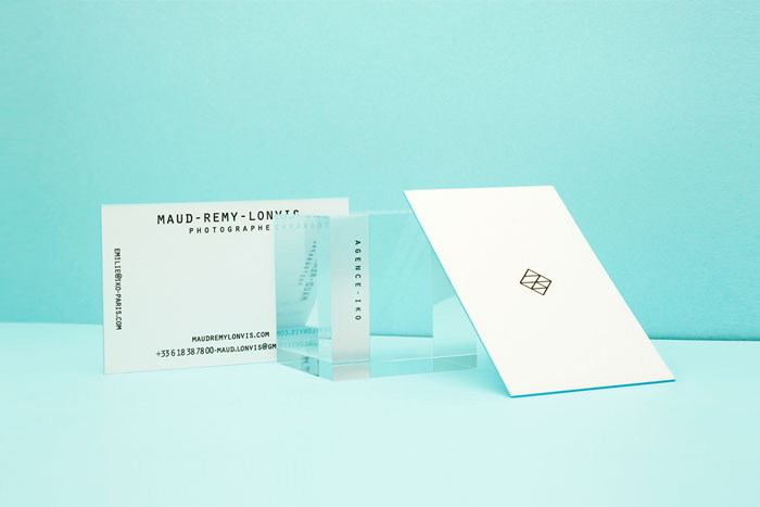 White business cards with blue edges from the clean and minimalist visual identity.