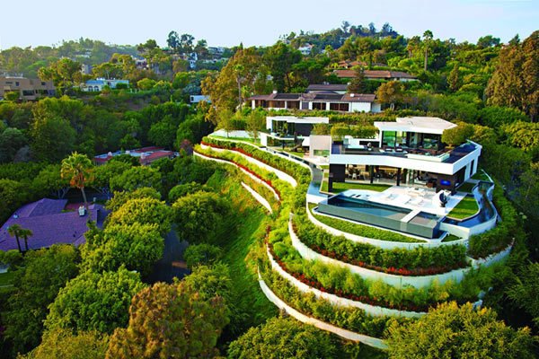Laurel Way residence in Beverly Hills, California - View of the entire estate.