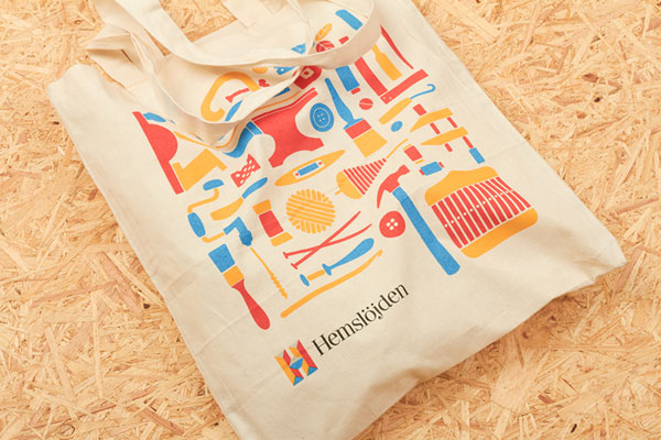 Bag with identity illustrations.