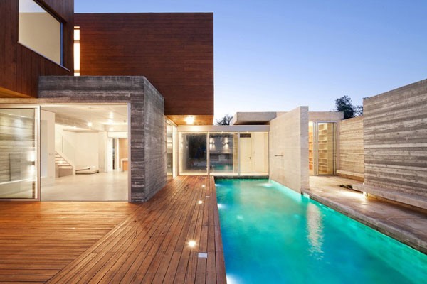 The George Michael Residence was designed by Vardastudio Architects in 2013.