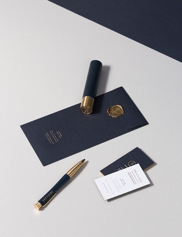 The corporate identity conveys a luxurious touch.
