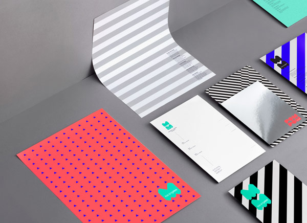 The colorful stationery set.