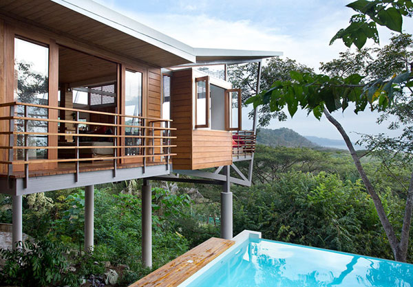 The holiday house by architect Benjamin Garcia Saxe overlooks the natural jungle of Costa Rica.