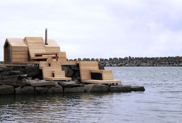 A seaside sauna designed by Norwegian Architecture students of The Scarcity and Creativity Studio (SCS).