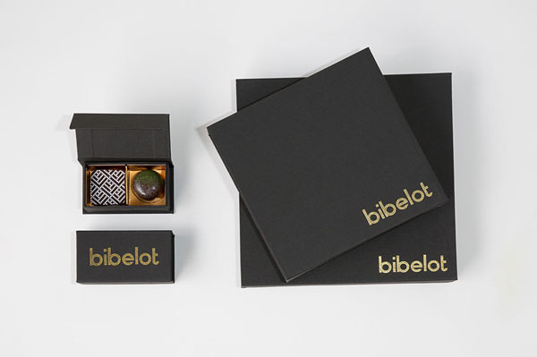 An additional collection of minimalist packaging boxes for special desserts.