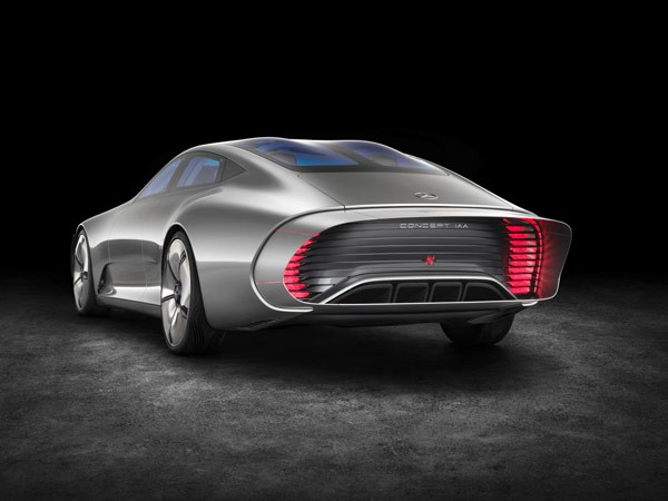 The striking car can extend its rear to be more aerodynamic at higher speed.