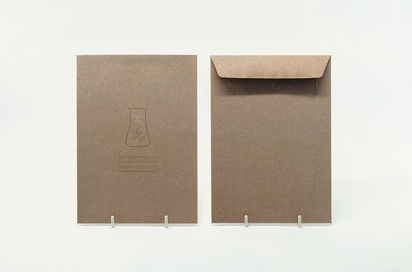 Oriol Gil used only natural materials for both notebooks and packaging.