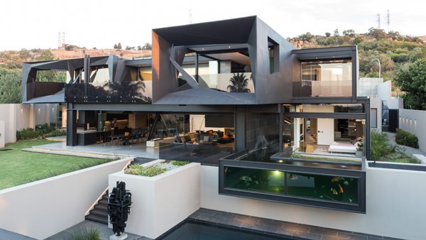 The Kloof Road House was designed by Nico van der Meulen Architects.