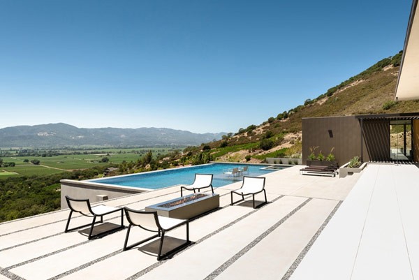 The generously designed terrace with pool is overlooking the valley.