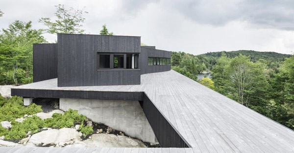 This modern home in Quebec’s rural environment has been designed by architect Alain Carle.
