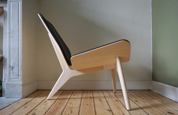 The side view of the MAMBA lounge chair shows the reclined seat angle.