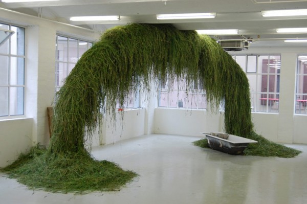 Arc-en-Foin – This work is part of an installation from 2008.