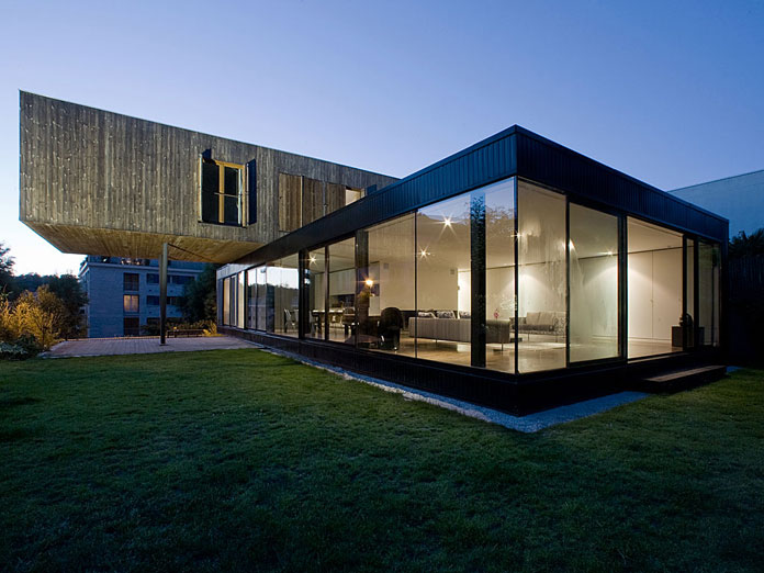 The architects of Colboc Franzen & Associés have designed this award-winning home for a family in Sèvres, France.