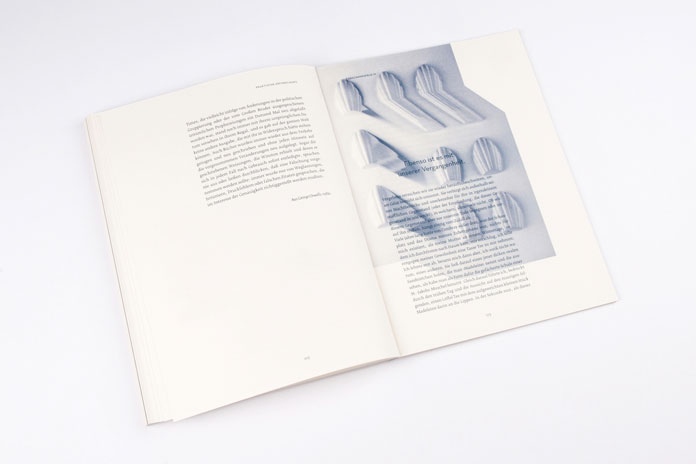 The book is a photographic, typographic and infographic reflection on the visuality of oblivion.