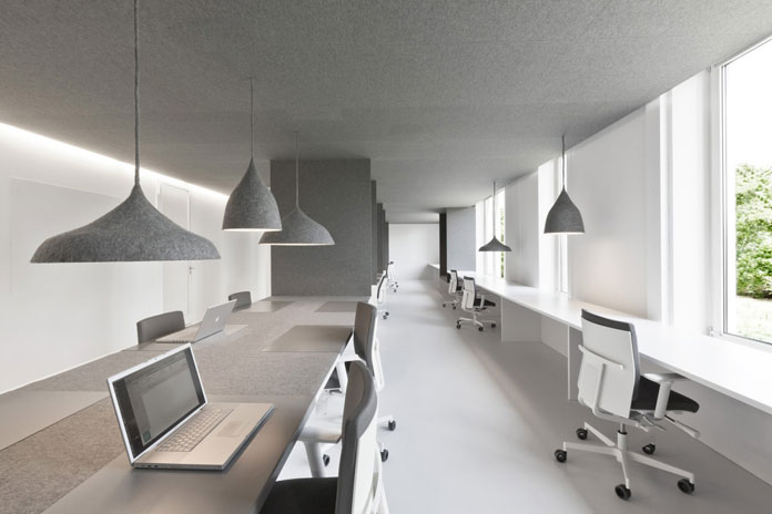 This interior design solution is based on pure minimalism in a bright and open work environment.