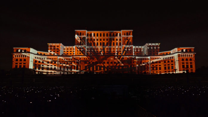 3D projection mapping by Filip Roca.