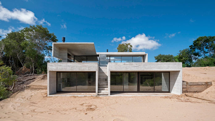 VP House by Luciano Kruk, Minimalist architecture made of rough concrete.
