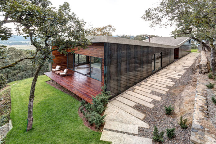 Steel, stone, and wood, GG House by Elías Rizo Arquitectos.