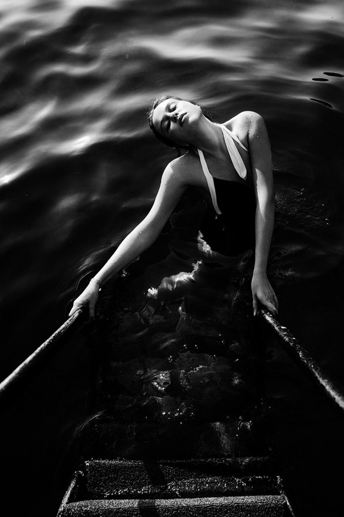 Elizaveta Porodina, the pose in the water
