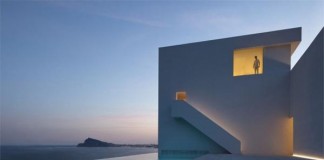 Minimalist Architecture of a Cliff House in Spain by Fran Silvestre Arquitectos