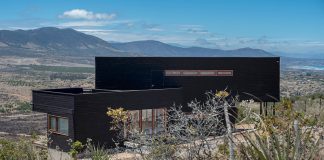 House in Los Molles, Chile by Thomas Löwenstein.