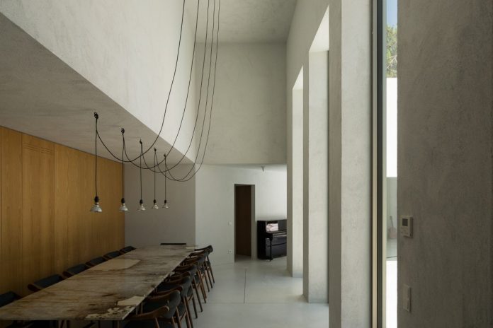 Minimalist house in Troia by architecture firm Miguel Marcelino.