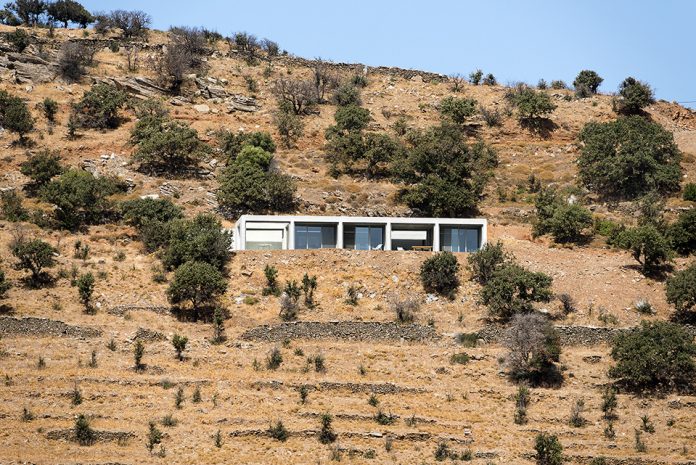 Parallel House by En Route Architects and Kokkinou Kourkoulas Architects & Associates